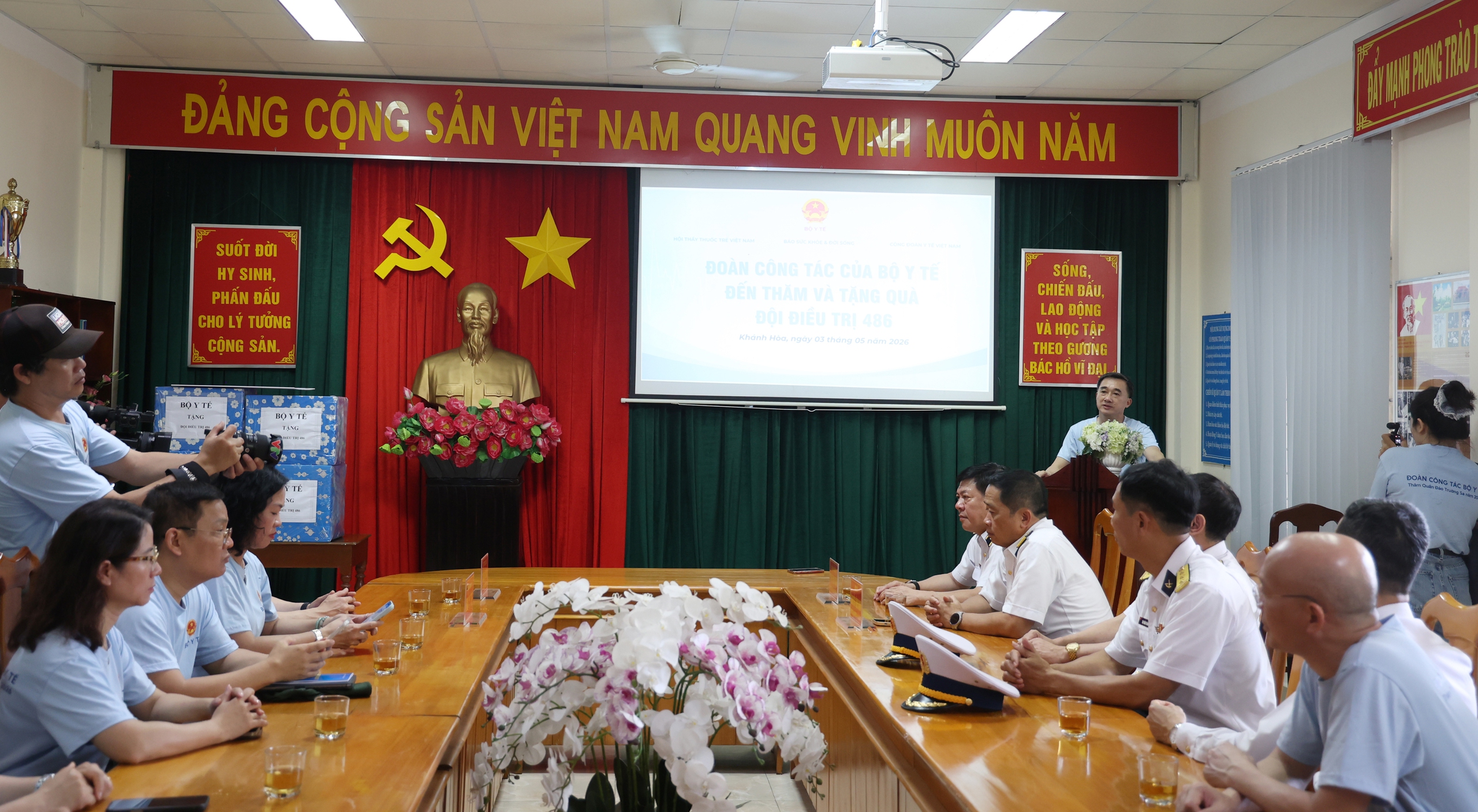 Đoàn Đại biểu Bộ Y tế sẵn sàng lên đường thăm cán bộ, chiến sĩ, nhân dân Trường Sa và nhà giàn DK1- Ảnh 5.