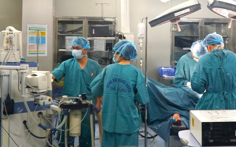 Bệnh viện Ung bướu Đà Nẵng đưa 2 phòng mổ hiện đại vào hoạt động