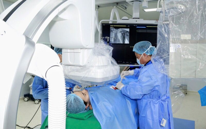 Căn bệnh rối loạn nhịp tim khiến lồng ngực cô gái ‘rung lên dữ dội’