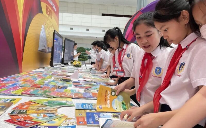 Thông tin mới nhất về bộ sách giáo khoa dùng chung từ năm học 2026-2027