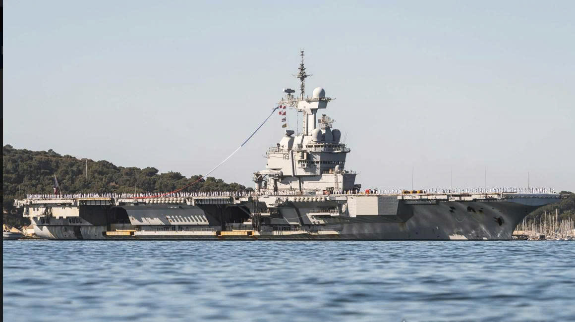 tau-san-bay-charles-de-gaulle-tro-ve-can-cu-hai-quan-toulon-vao-ngay-25-thang-4-nam-2025-17781421859331367314106 Pháp đưa tàu sân bay hạt nhân duy nhất đến Trung Đông nhằm mục đích gì?- Ảnh 1.