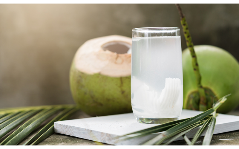 6 lý do nên uống nước dừa mỗi ngày vào mùa hè