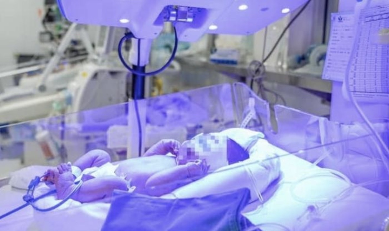 Bé trai sơ sinh mang nhóm 'máu kim cương' cực hiếm được cứu sống ngoạn mục- Ảnh 1.