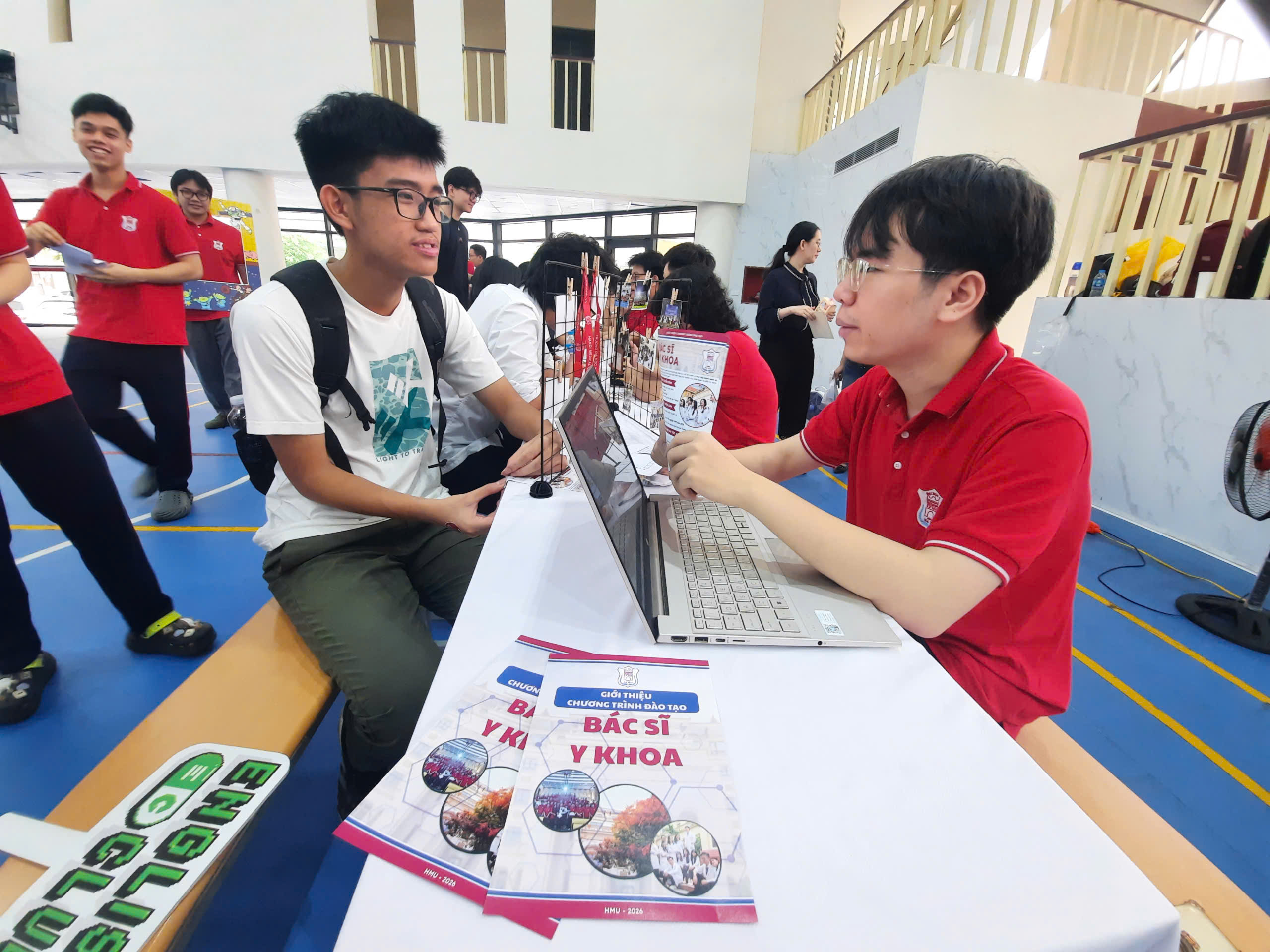 Đại học Y Hà Nội lý giải việc tăng chỉ tiêu Y khoa và đổi mới tổ hợp xét tuyển- Ảnh 2.