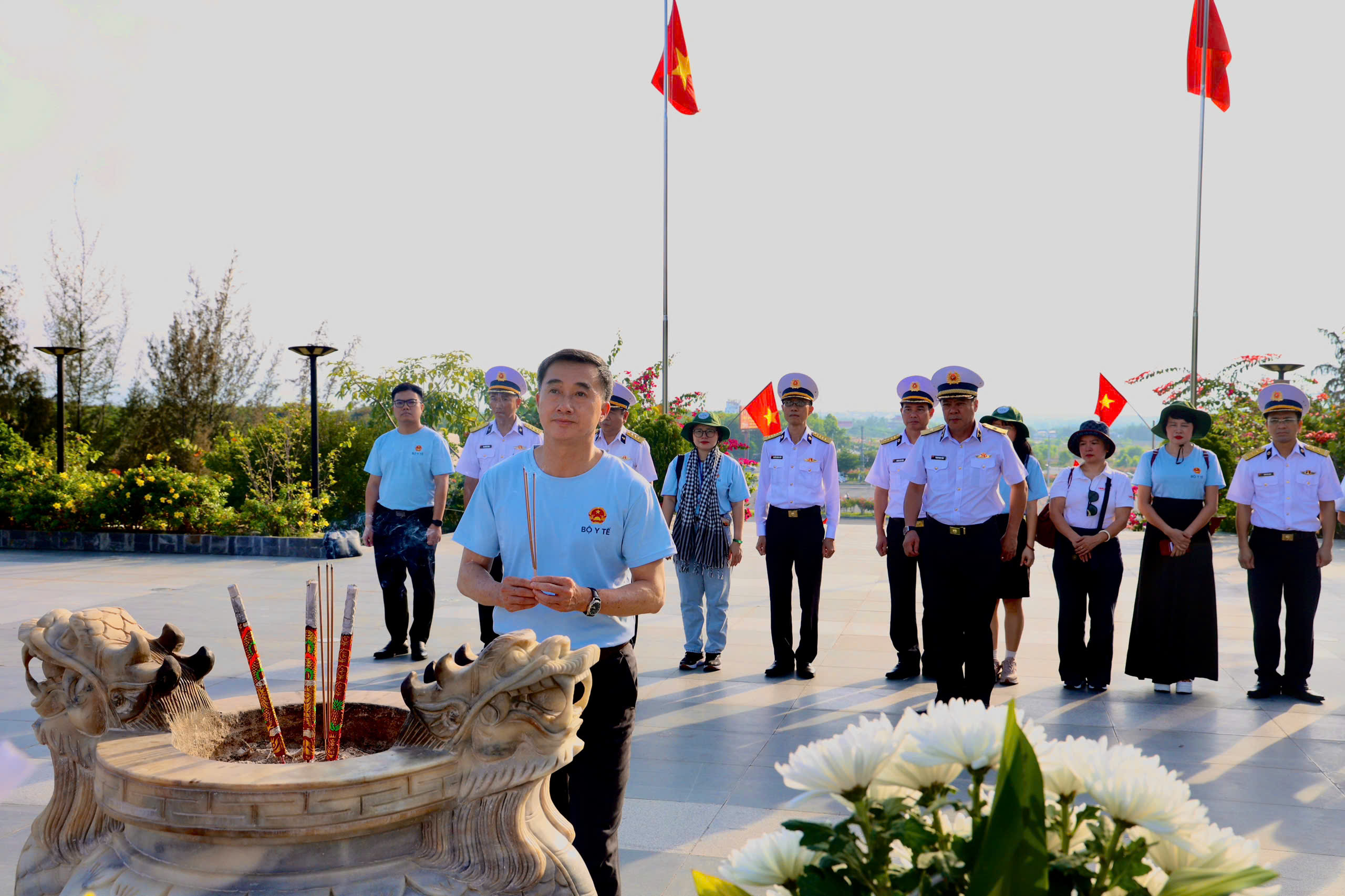 Đoàn Đại biểu Bộ Y tế sẵn sàng lên đường thăm cán bộ, chiến sĩ, nhân dân Trường Sa và nhà giàn DK1- Ảnh 2.