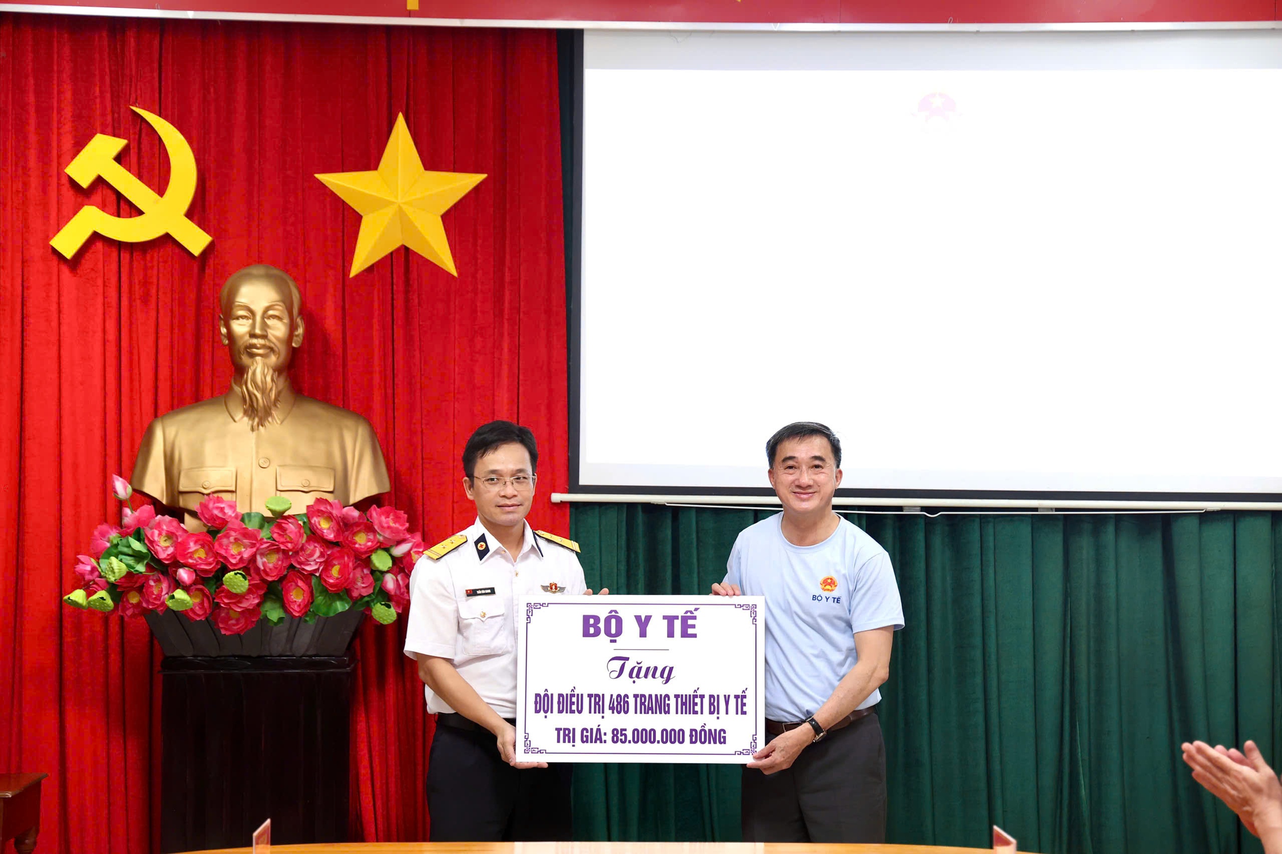 Đoàn Đại biểu Bộ Y tế sẵn sàng lên đường thăm cán bộ, chiến sĩ, nhân dân Trường Sa và nhà giàn DK1- Ảnh 6.