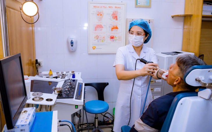 Bé trai nuốt nguyên viên thuốc còn vỏ, bác sĩ cảnh báo biến chứng nguy hiểm- Ảnh 2.