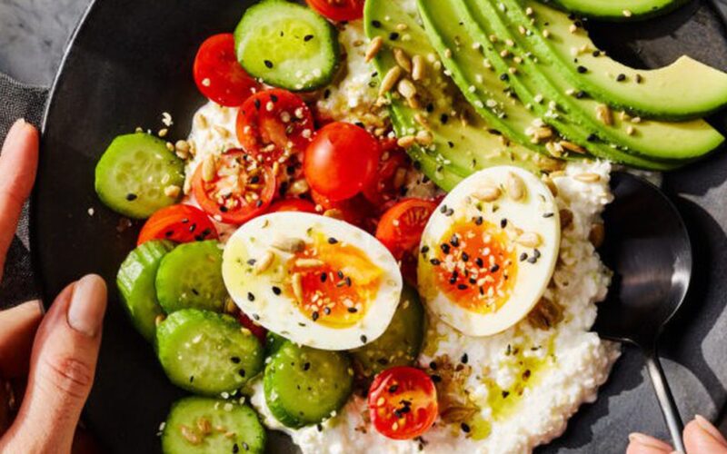 Bữa sáng chọn trứng hay sữa chua Hy Lạp để cung cấp protein tốt nhất?