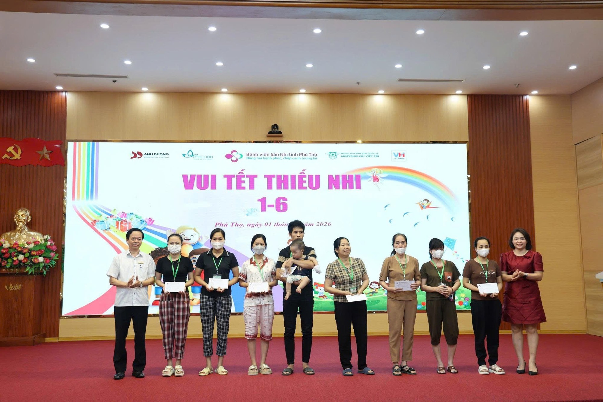 Mang Tết yêu thương đến với trẻ em đang điều trị tại bệnh viện- Ảnh 2.