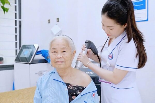 Điều dưỡng Bệnh viện YHCT Nghệ An: Những ‘mắt xích’ thầm lặng giữ lửa nghề