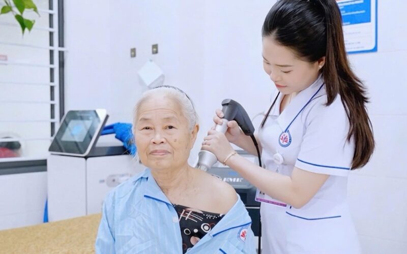 Điều dưỡng Bệnh viện YHCT Nghệ An: Những ‘mắt xích’ thầm lặng giữ lửa nghề