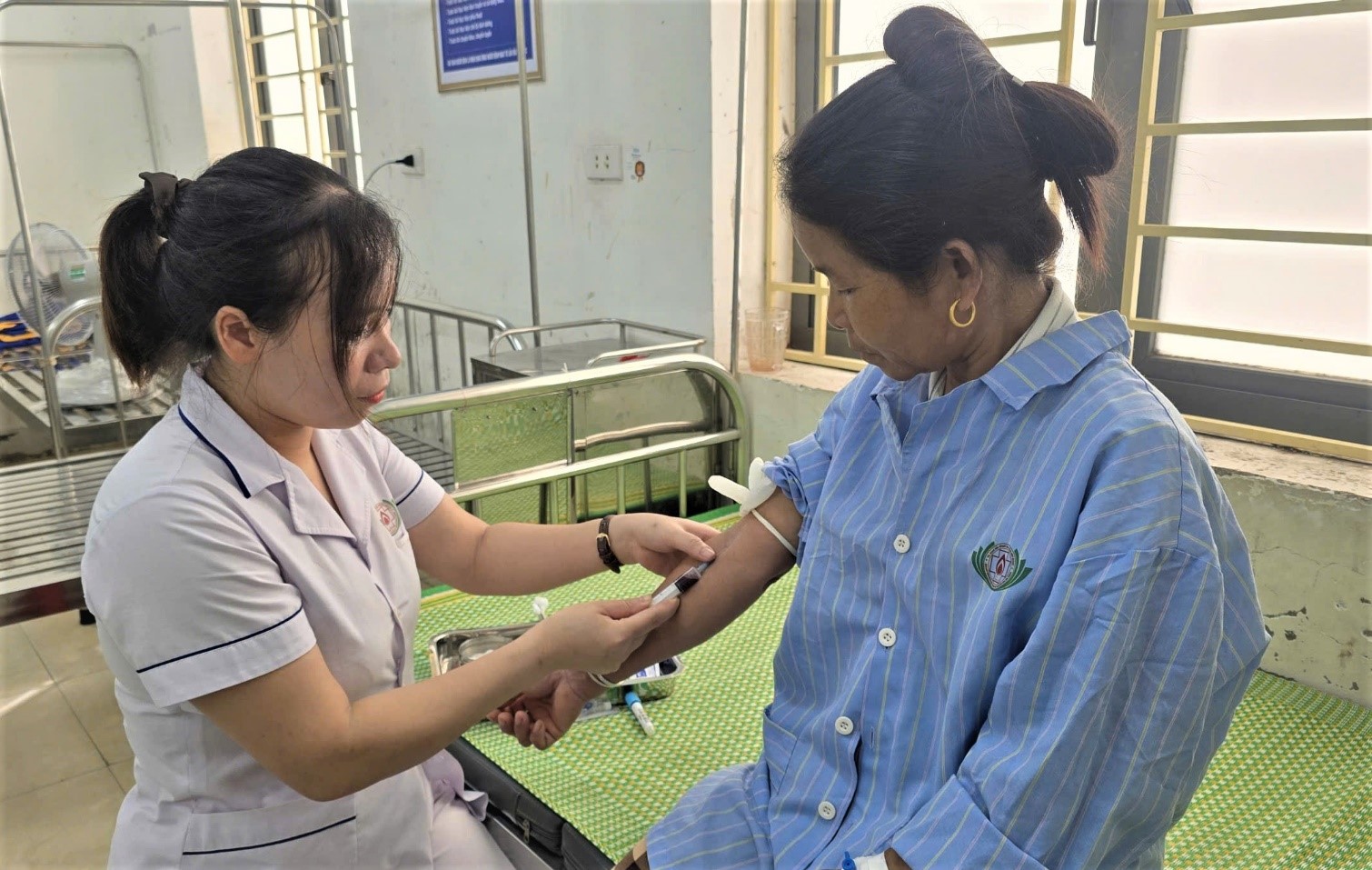 Trung tâm Huyết học – Truyền máu Nghệ An: Viết tiếp hy vọng sống cho bệnh nhân Thalassemia- Ảnh 4.