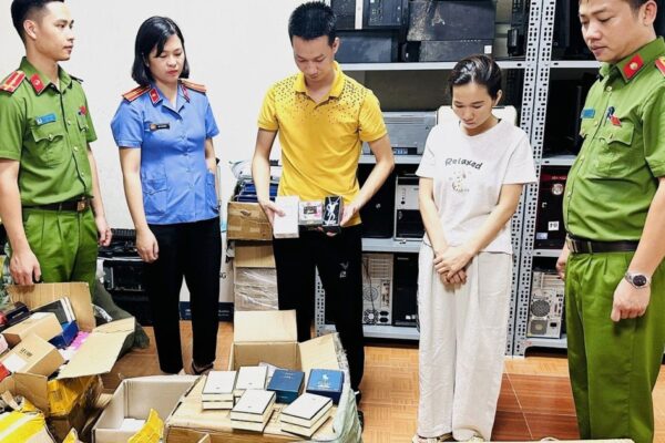 Thu giữ hơn 1.500 chai nước hoa giả mạo các thương hiệu nổi tiếng thế giới