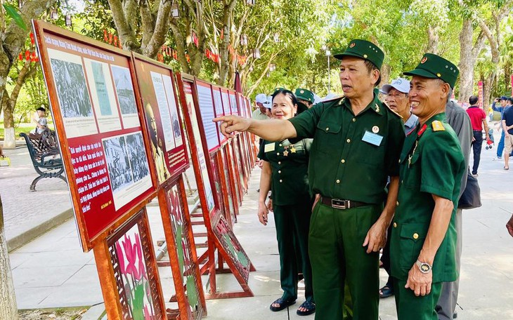 Dòng người muôn phương về quê Bác trong ngày Quốc khánh