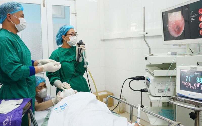 Gắp thành công dị vật phế quản ở vị trí hiếm gặp