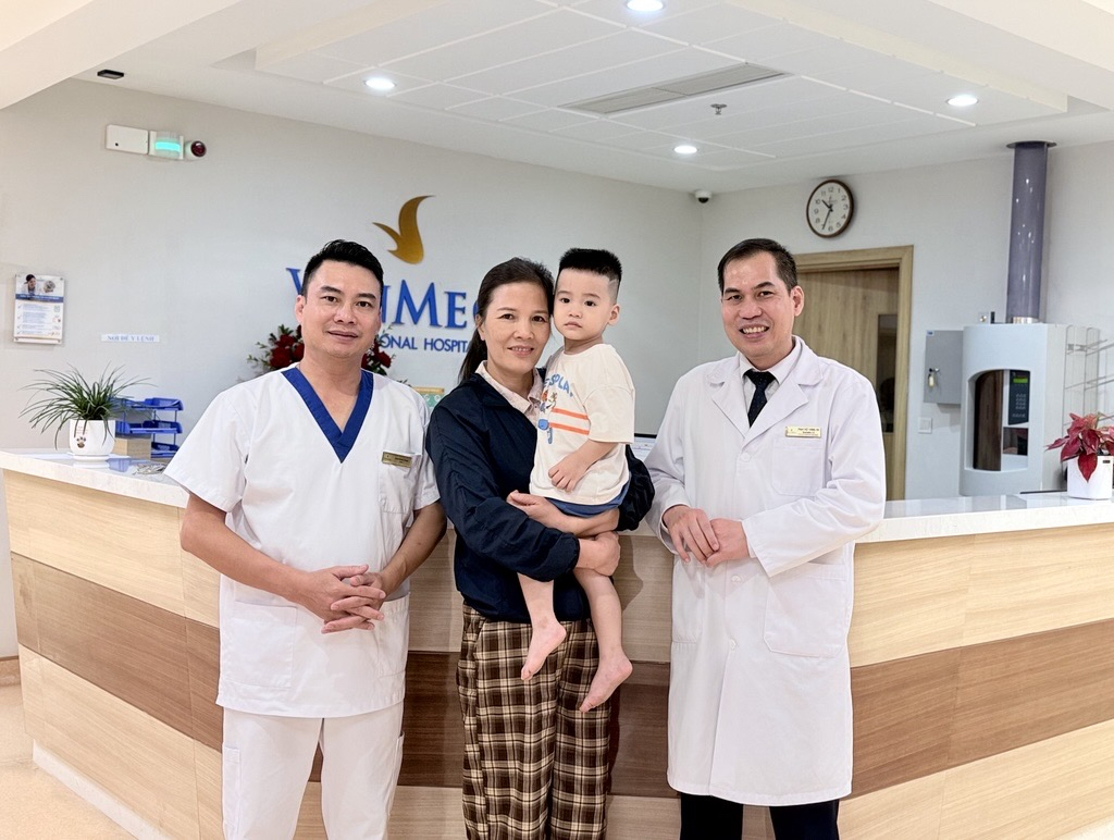 anh-1-1781234347595817158273 Vinmec Hạ Long cứu bé trai 2 tuổi khỏi nguy cơ biến chứng do bệnh lý ống phúc tinh mạc- Ảnh 1.