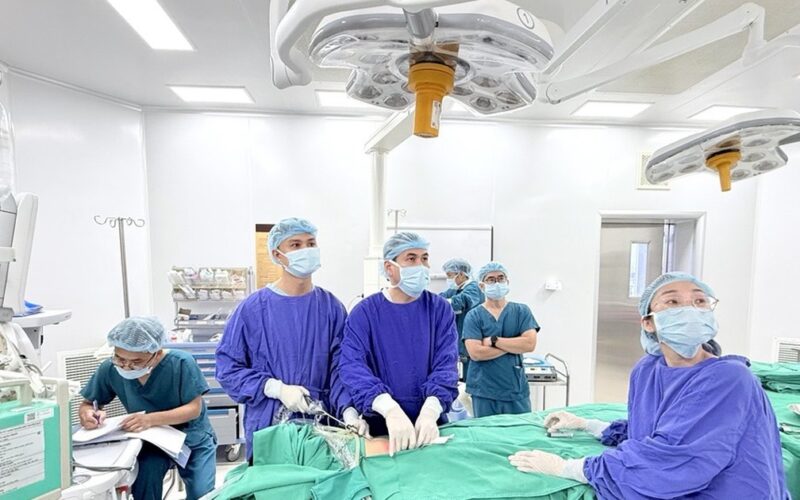 Vinmec Hạ Long cứu bé trai 2 tuổi khỏi nguy cơ biến chứng do bệnh lý ống phúc tinh mạc