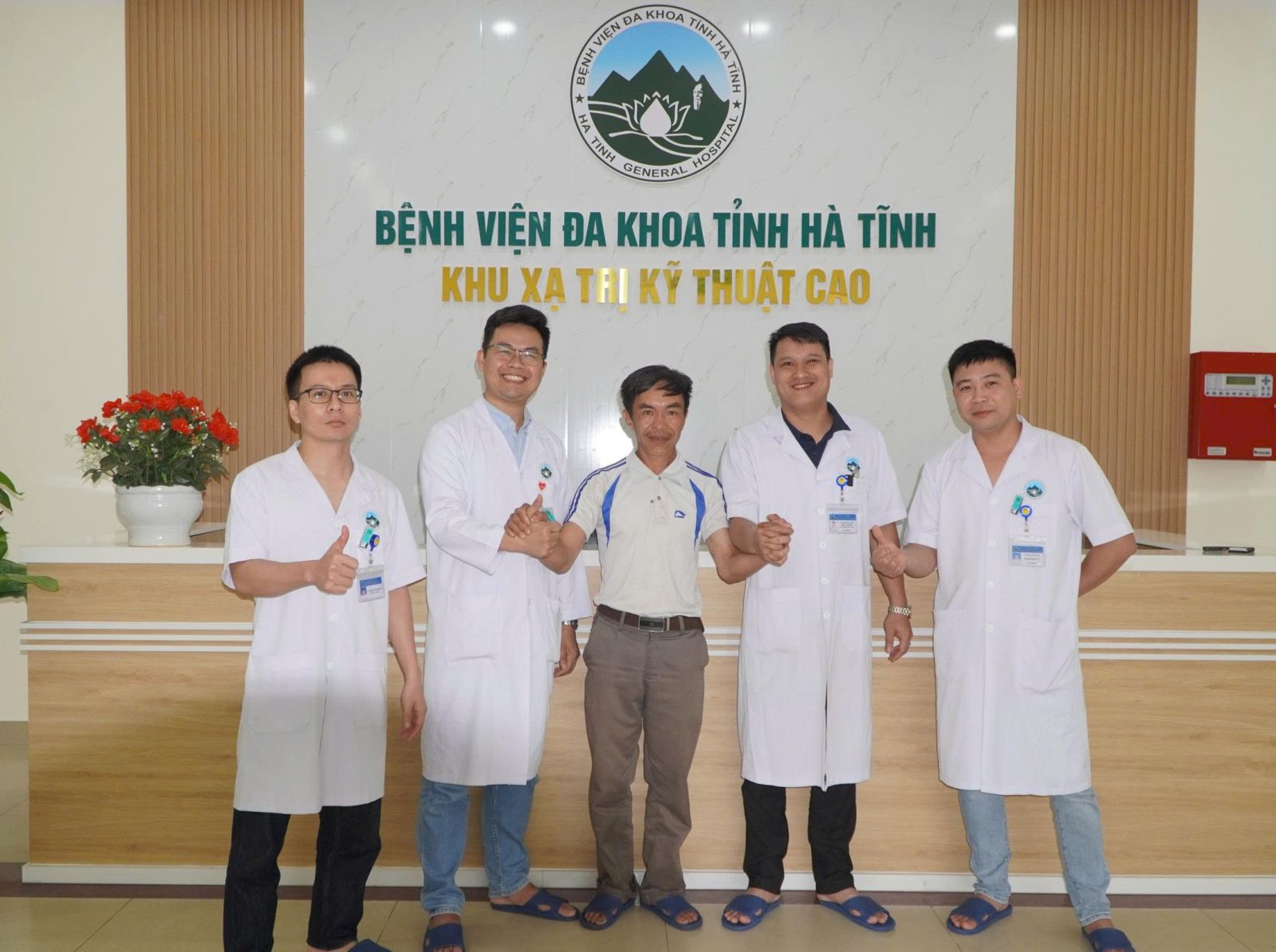 Bệnh viện Đa khoa Hà Tĩnh điều trị thành công cho bệnh nhân ung thư trực tràng di căn gan giai đoạn 4- Ảnh 3.
