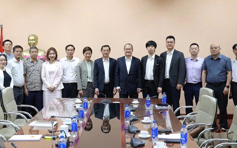 Thứ trưởng Nguyễn Tri Thức tiếp, làm việc với Chủ tịch Tập đoàn SunWah cùng các doanh nghiệp Trung Quốc