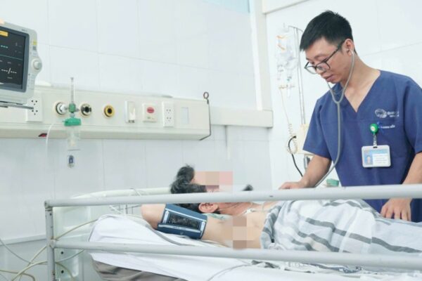Cấp cứu bệnh nhân sốc nhiệt nguy kịch do nắng nóng