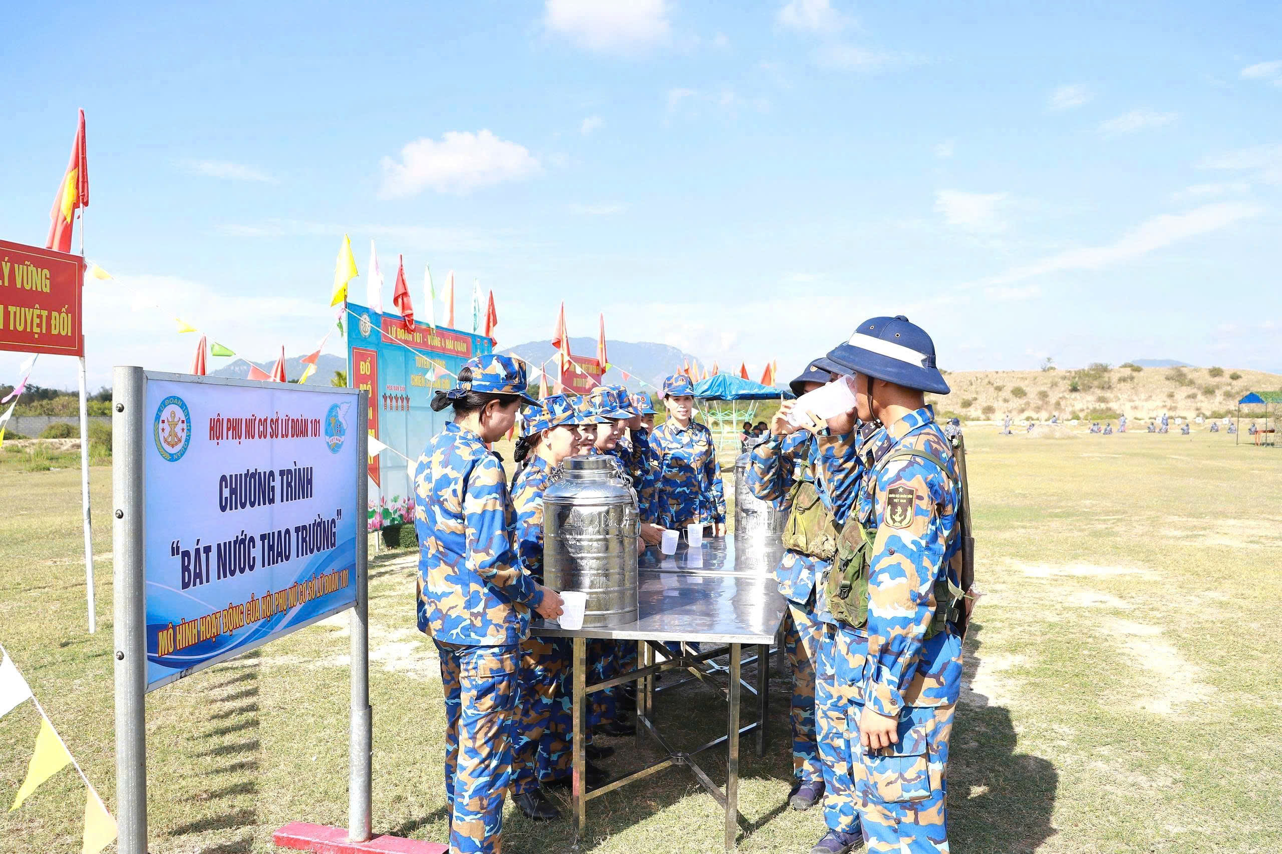 Kiểm tra bắn đạn thật trong 3 tư thế với chiến sĩ mới ở Vùng 4 Hải quân- Ảnh 2.