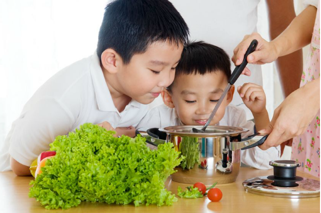 Gợi ý thực đơn thanh mát nhưng vẫn đủ dinh dưỡng cho trẻ vào ngày hè- Ảnh 2.