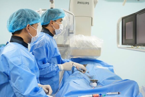 Cứu sống nữ du khách Trung Quốc vỡ lách độ IV nguy kịch