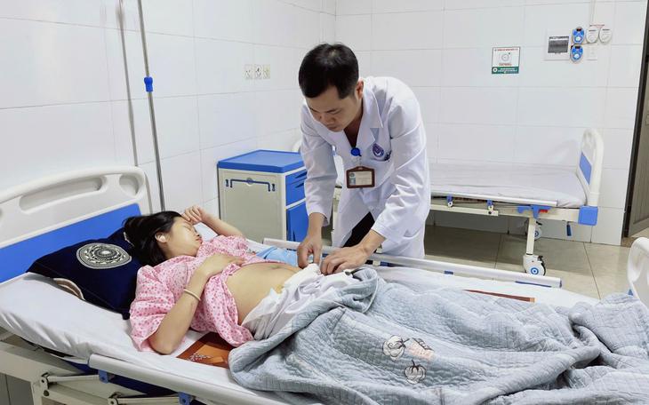 Báo động đỏ toàn viện cứu mẹ con sản phụ