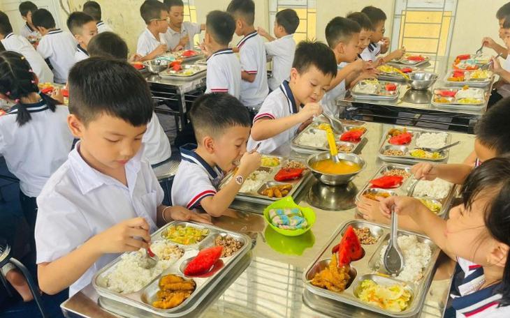 Những món ăn bán cổng trường phụ huynh cần lưu ý- Ảnh 3.