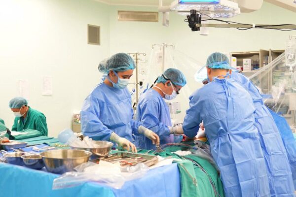 Vượt qua bất tương xứng, ghép tim thành công cho bệnh nhân suy tim giai đoạn cuối
