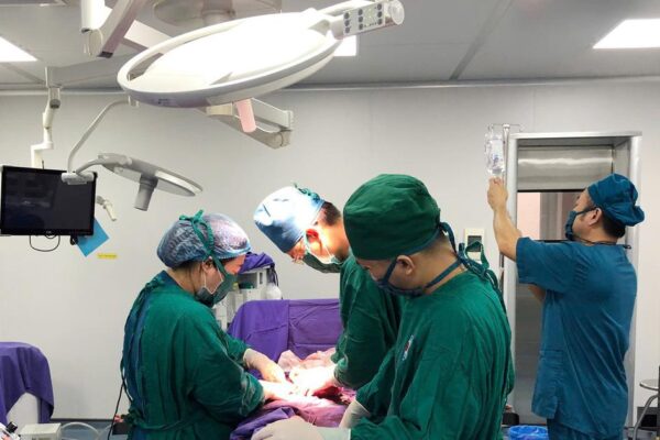 Cứu kịp thời ca suy thai 41 tuần, giữ an toàn cho mẹ và bé