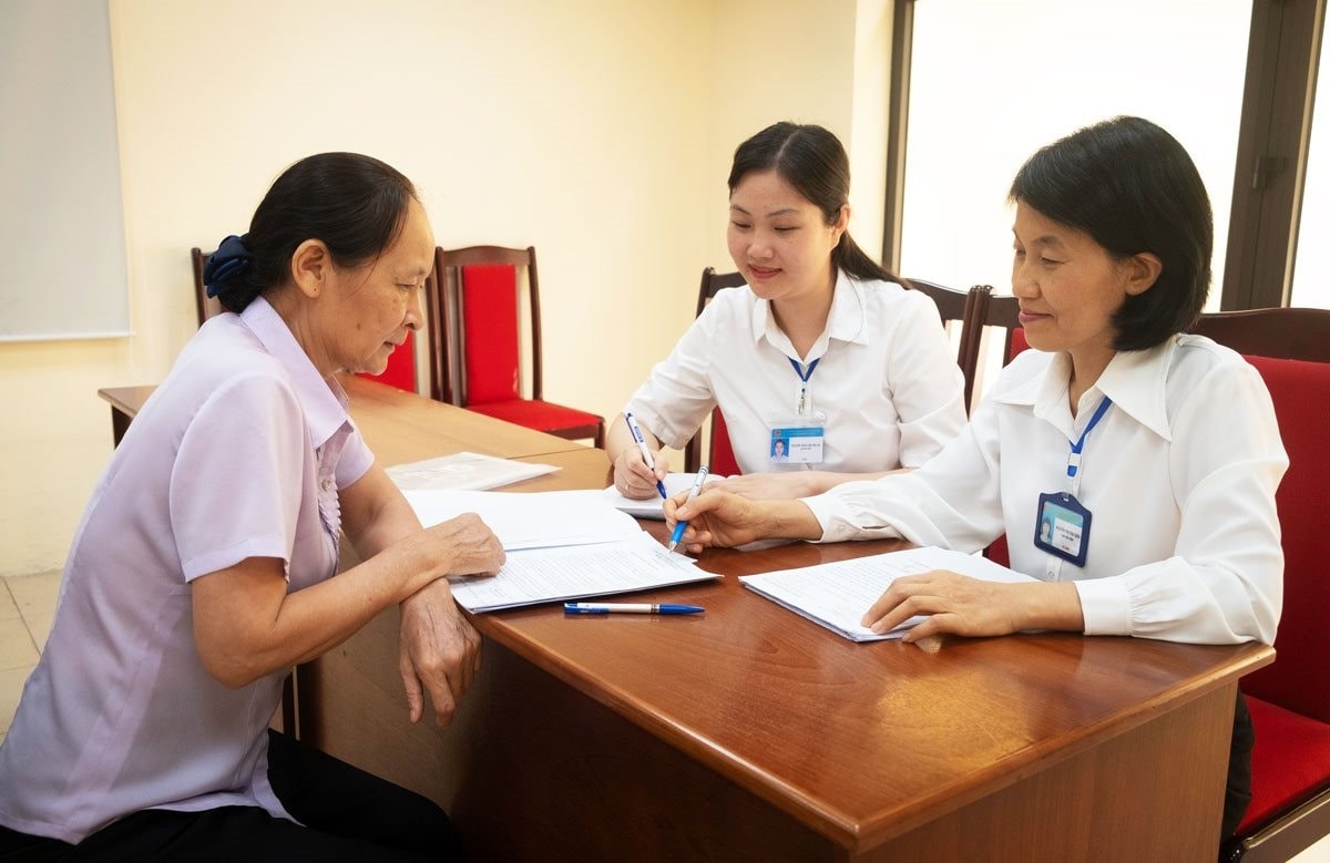 can-bo-y-te-17796995552612055055801 Cán bộ y tế tham gia tiếp công dân được hưởng chế độ bồi dưỡng từ 1/7- Ảnh 1.