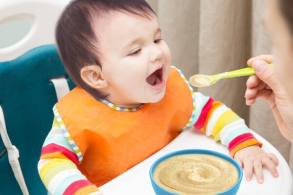 Có nên cho trẻ em ăn mì chính?