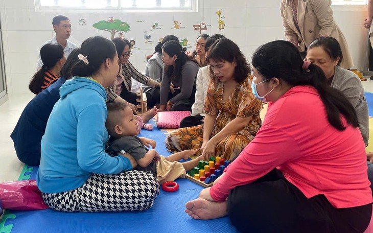 Can thiệp sớm cho trẻ khuyết tật: Chạy đua với "giai đoạn vàng" để thay đổi số phận