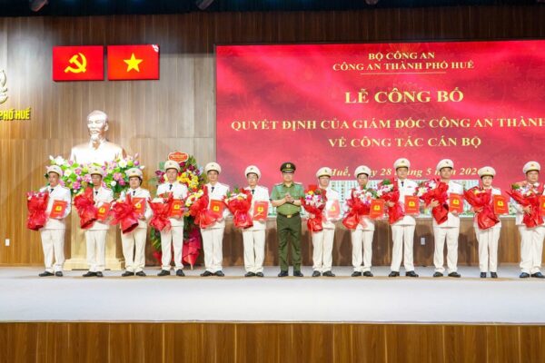Công an TP Huế điều động, bổ nhiệm nhiều chỉ huy cấp phòng
