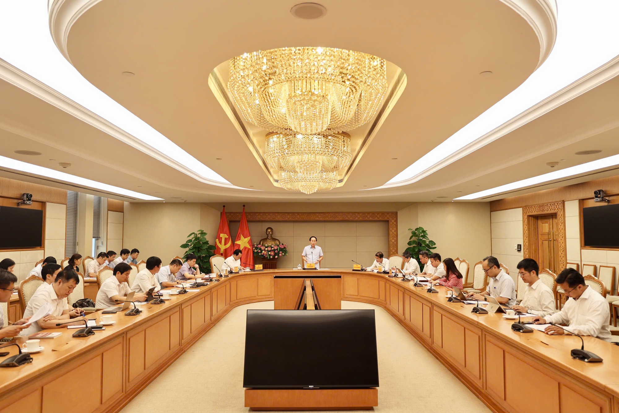 Phó Thủ tướng: Xem gian lận bằng AI là rủi ro trọng yếu của kỳ thi THPT 2026- Ảnh 1.