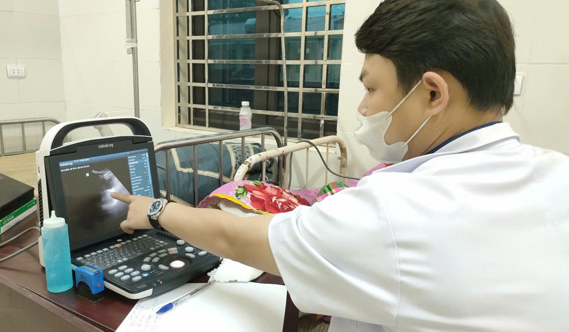 Giám đốc Sở Y tế Điện Biên: Ưu tiên đưa cán bộ Y tế giỏi từ tỉnh về cơ sở khám chữa bệnh cho người dân- Ảnh 2.
