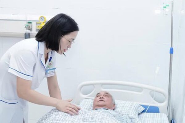 Viên chức ngạch kỹ thuật viên muốn chuyển sang chức danh Dinh dưỡng hạng IV cần điều kiện gì?