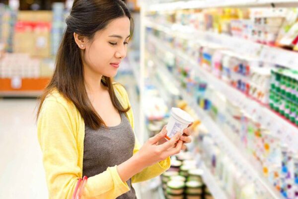 Đọc nhãn thực phẩm đúng cách để bảo vệ sức khỏe trẻ nhỏ