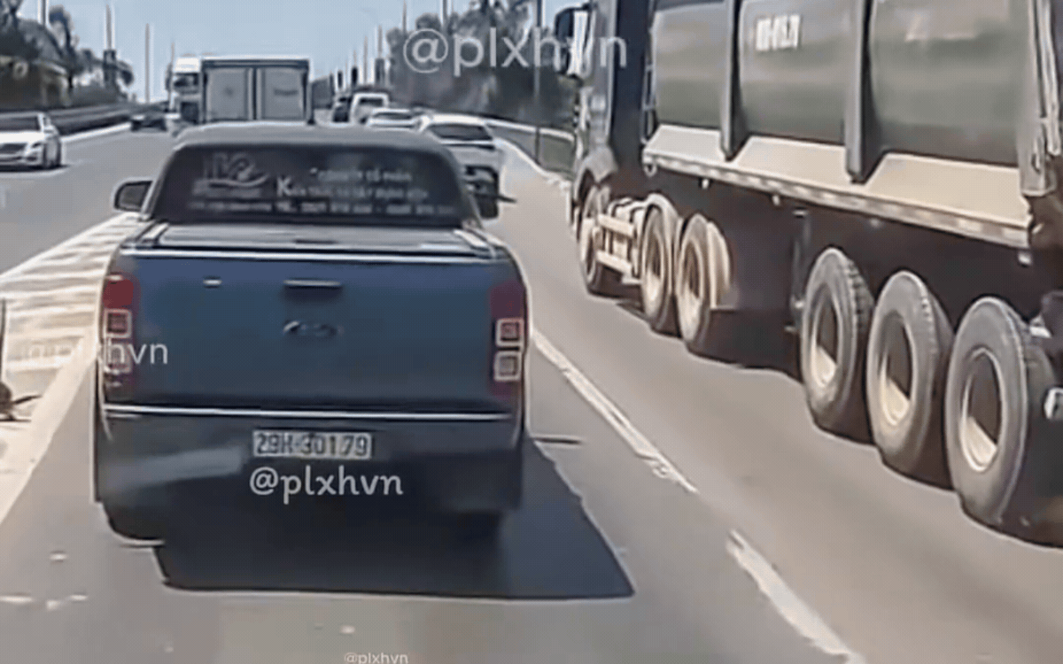 tài xế ô tô khôn lỏi cầu thăng long