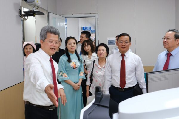 Mở rộng tiếp cận phẫu thuật khúc xạ công nghệ cao cho người dân