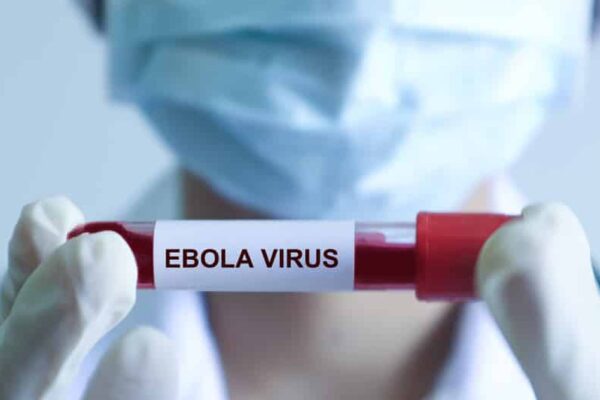 Bộ Y tế yêu cầu siết chặt kiểm soát dịch Ebola tại các cơ sở y tế