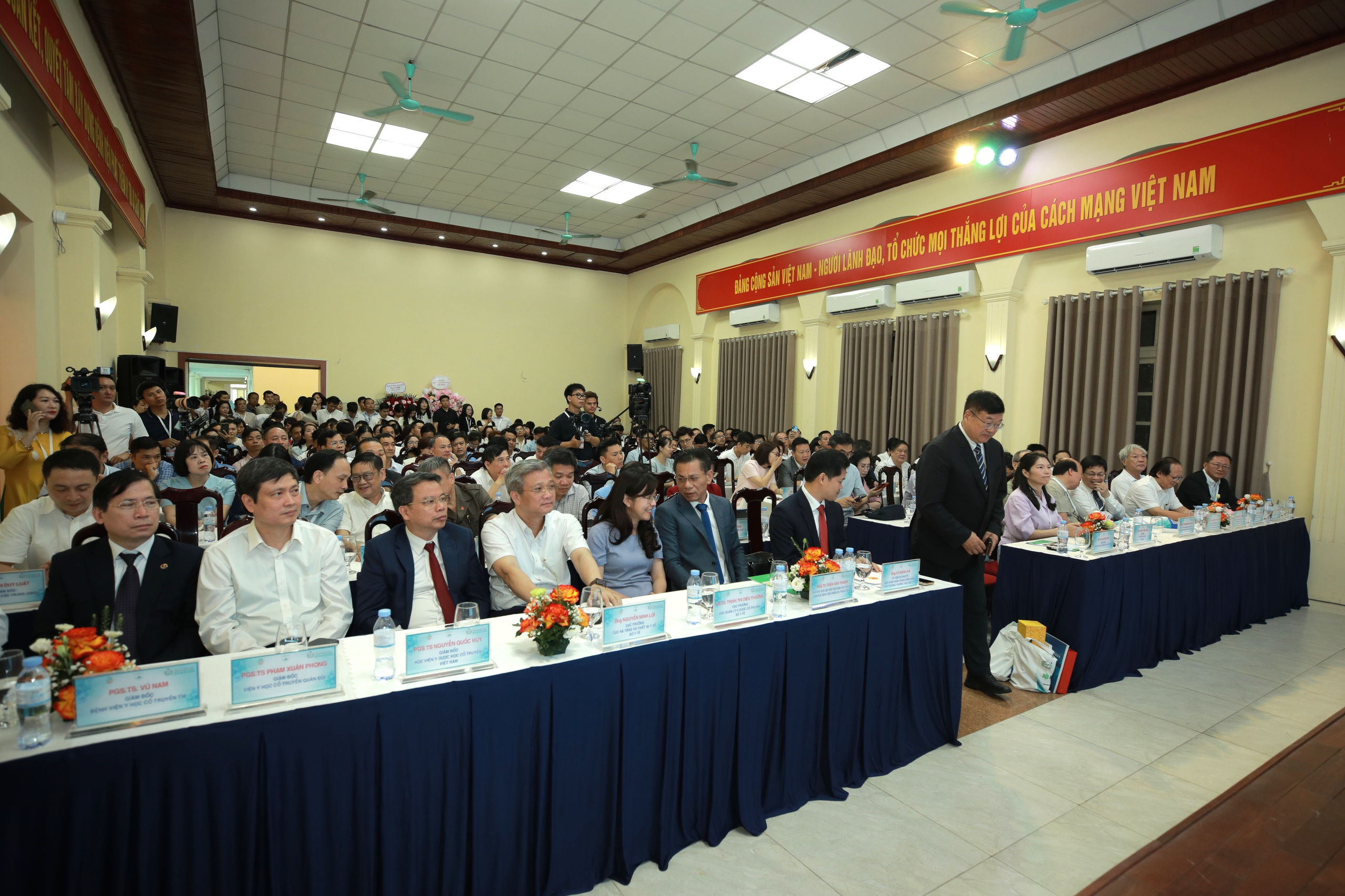 Thứ trưởng Vũ Mạnh Hà nêu 5 định hướng trọng tâm phát triển y học cổ truyền- Ảnh 2.