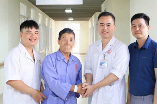 Cứu cụ ông 73 tuổi ở Hải Phòng bất ngờ ngừng tim, ngừng tuần hoàn trước phòng can thiệp