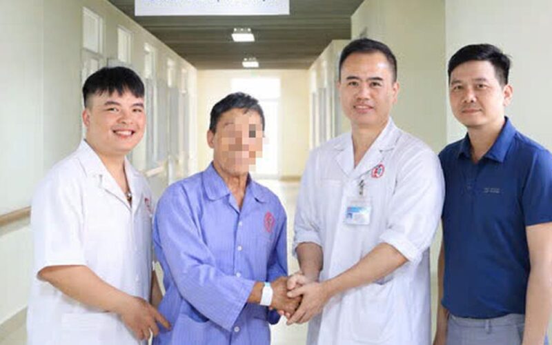 Cứu cụ ông 73 tuổi ở Hải Phòng bất ngờ ngừng tim, ngừng tuần hoàn trước phòng can thiệp