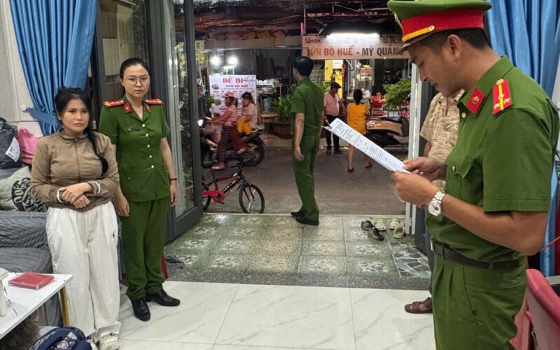 Bắt mẹ kế trong vụ con trai sát hại bố ở Đà Nẵng