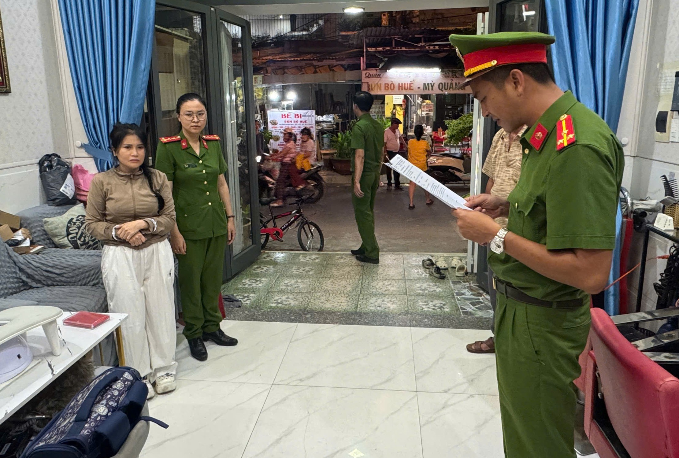 Bắt mẹ kế trong vụ con trai sát hại bố ở Đà Nẵng- Ảnh 1.