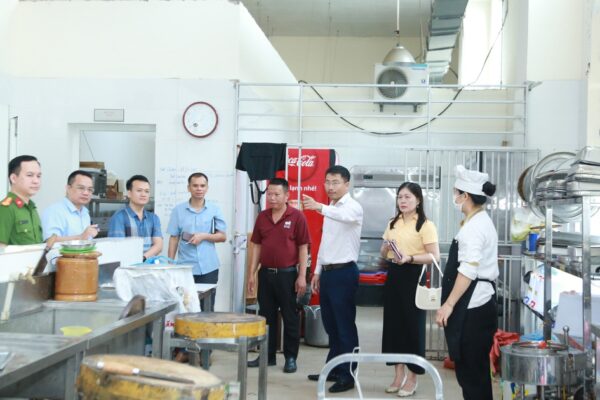 Phát hiện 7 cơ sở vi phạm an toàn thực phẩm, đề nghị xử phạt 177 triệu đồng
