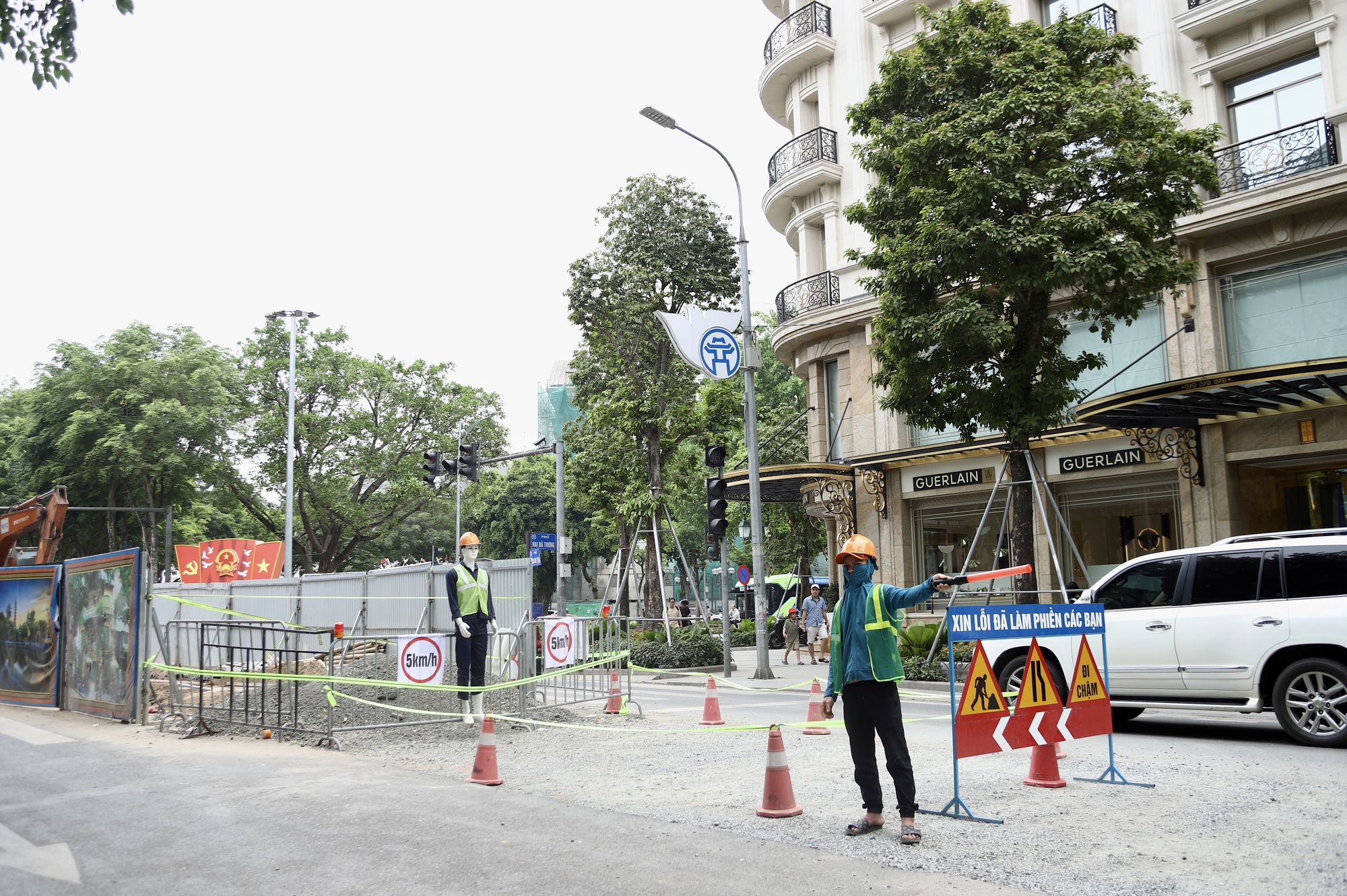 Hà Nội rào chắn loạt tuyến phố trung tâm để thi công chống ngập úng- Ảnh 2.