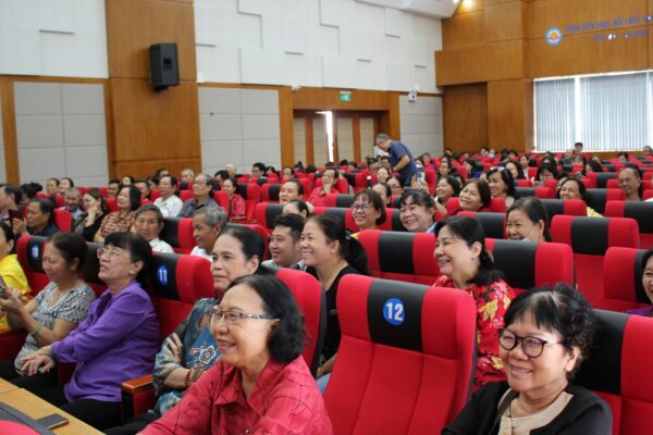 Đưa kiến thức y khoa từ hội trường chuyên môn đến khu dân cư TPHCM
